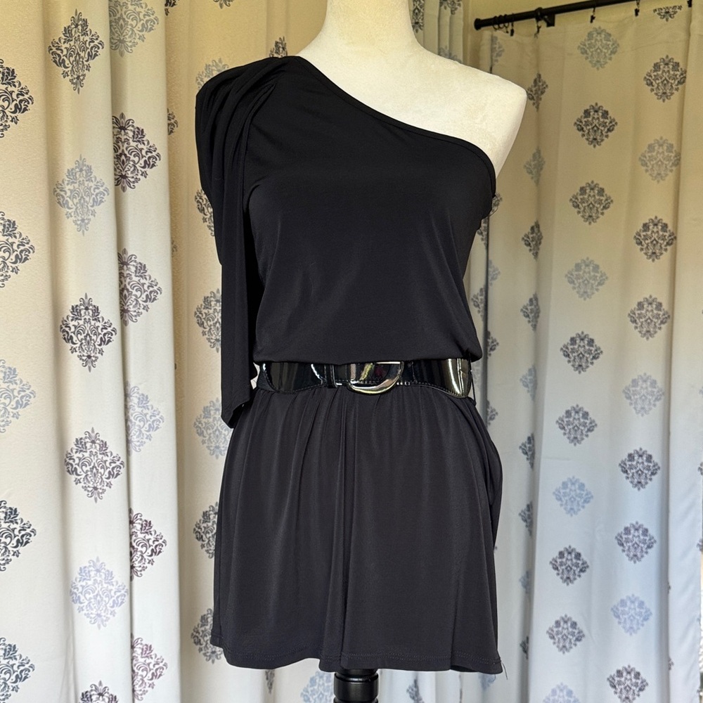 VENUS Chic Black One-Shoulder Romper